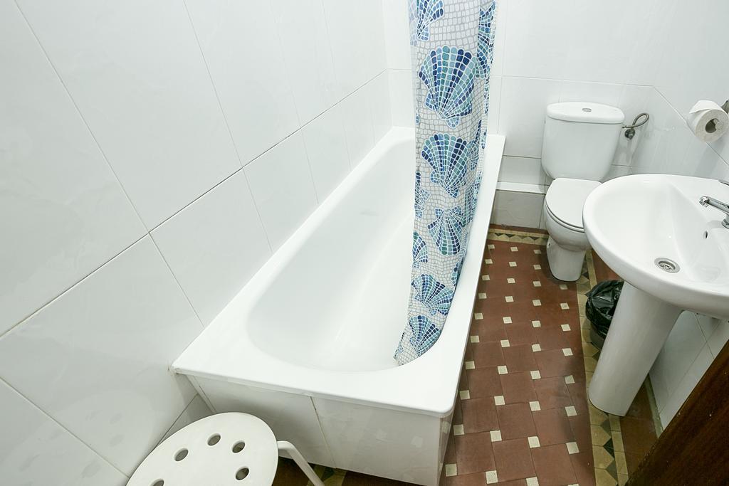Hostal Balmes Centro Barcelona Luaran gambar